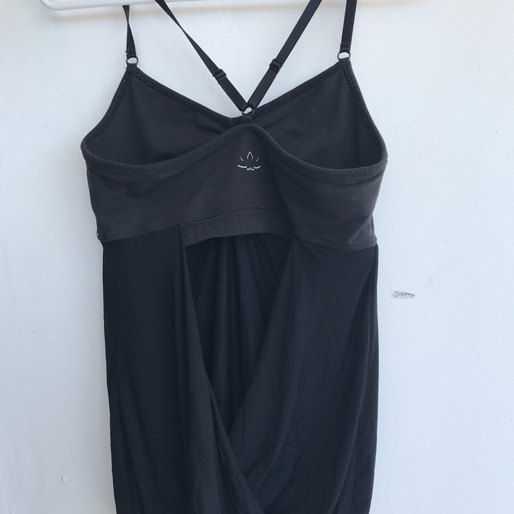 BEYOND YOGA workout top